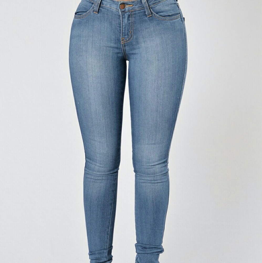 Fashion Nova Mid-Rise Jeans
